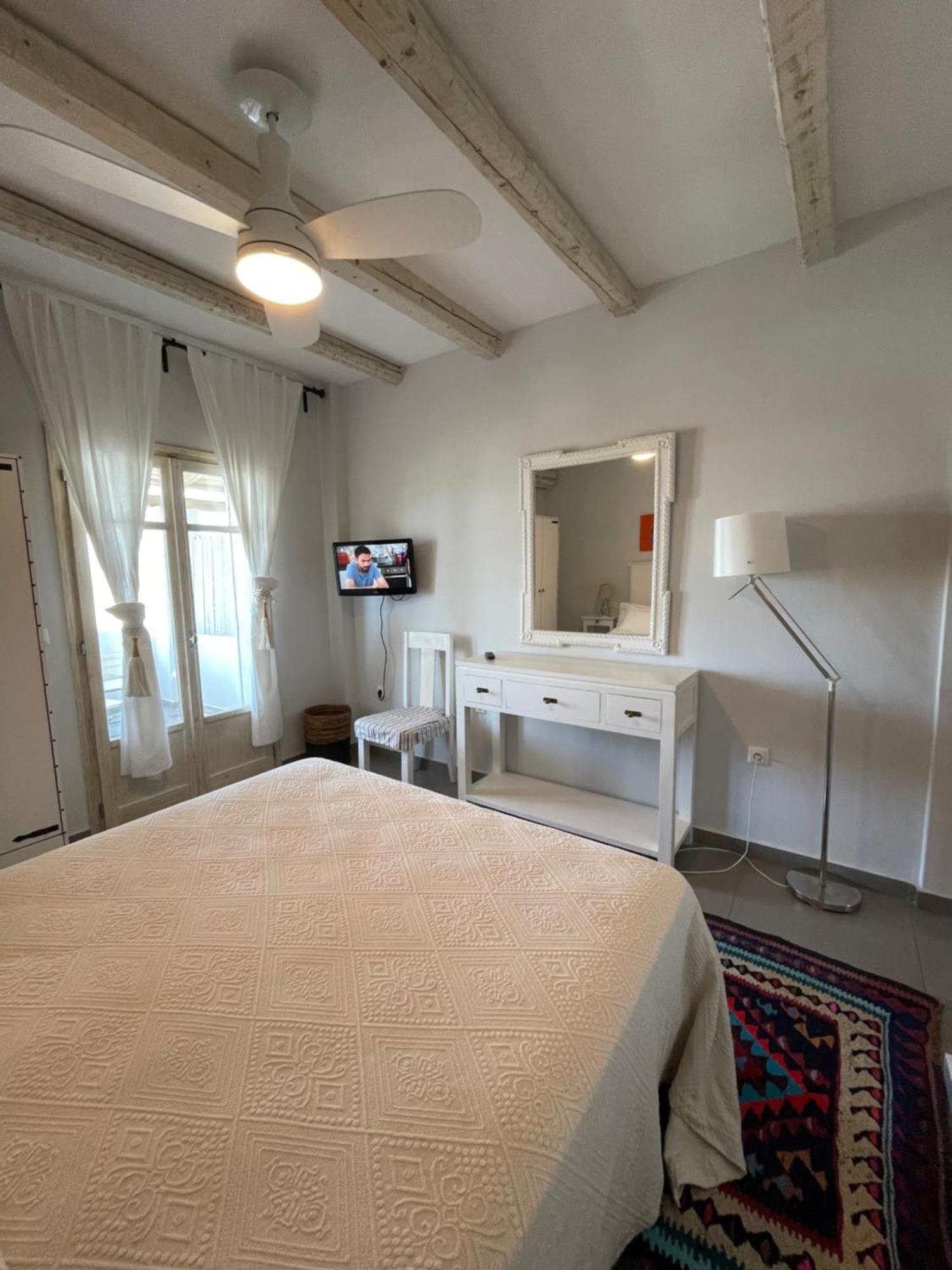 Speires Suites Irakleia  Exterior foto